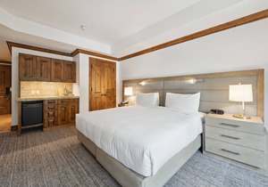 The Aspen Mountain Residences Luxury Studio King Room Mountainside