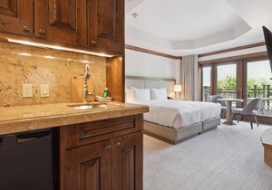 The Aspen Mountain Residences Luxury Studio King Room Mountainside