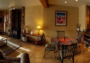 Tyra - True Ski In Ski Out, 732 sq ft with Spectacular Views. Stroll to town.