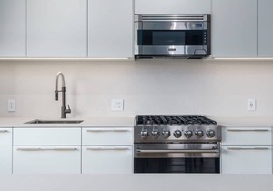 Upscale Flat! Roof Top Patio w/Mtn Views!