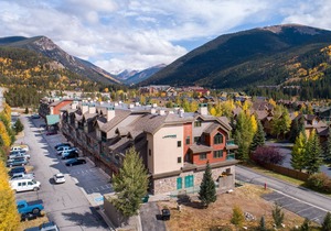 Walk to Gondola in 8 minutes/Pool and Hot Tub/Fitness Room
