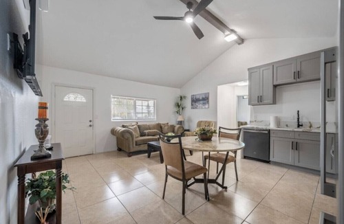 Winnetka House | ৎ୭Bright & Gorgeous Canoga Park Guesthouseৎ୭