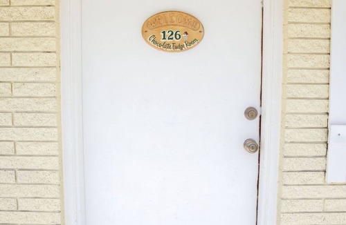 Sevier Apartment | 0126) Candy Suite 126