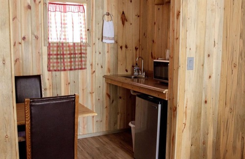Sevier Apartment | 0127) Candy Suite 127