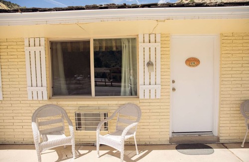 Sevier Apartment | 0131) Candy Suite 131