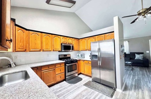 Northglenn House | $0Fees; Near Park, Dining; Easy Access to Downtown