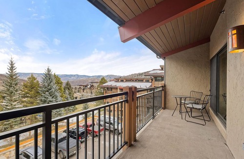 Snowmass Village Condo | 1 Bdrm and Loft 2 Bath Stonebridge Condos 822 w/lots of Bedding