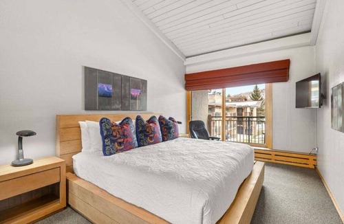 Snowmass Village Condo | 1 Bdrm and Loft 2 Bath Stonebridge Condos 724