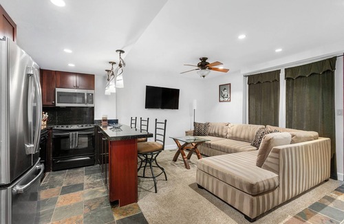 Aspen Condo | 1 Bedroom for 4 w Parking in the CORE of Downtown Aspen