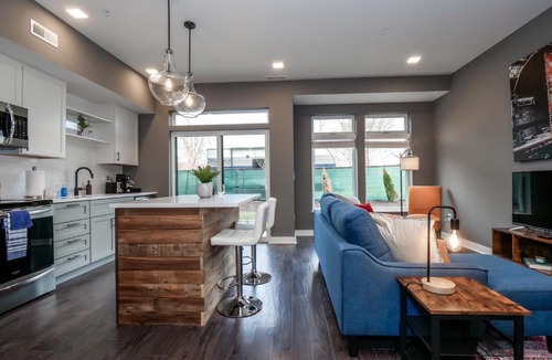 Ohio City Apartment | 1 Bedroom Luxury Condo 10 Minutes from First Energy Stadium D4