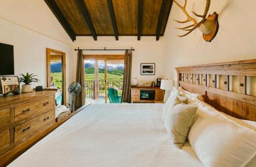 Mount Crested Butte Apartment | 1 Bedroom Suit at Trailhead - Top Floor - Mountain Views