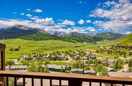 Mount Crested Butte Apartment | 1 Bedroom Suit at Trailhead - Top Floor - Mountain Views
