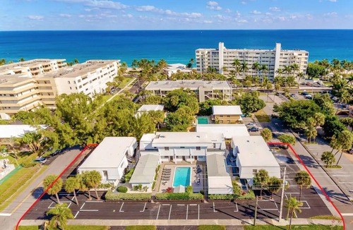 Deerfield Beach Apartment | 1 Block to Beach Pool Walk to Pier