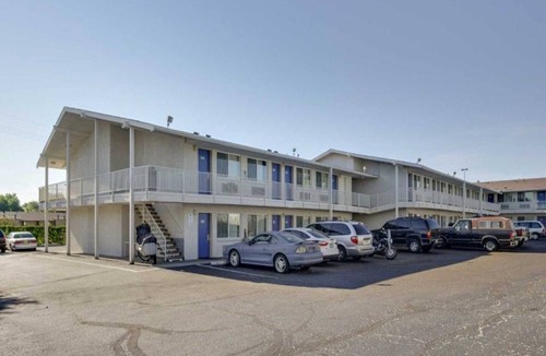 North Alameda Apartment | 1 Full Bed | Mobility Access RI Shwr| NS