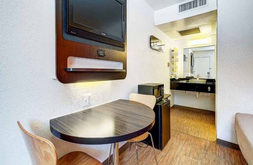 Dupont Apartment | 1 Full Bed | Mobility Access RI Shwr| NS
