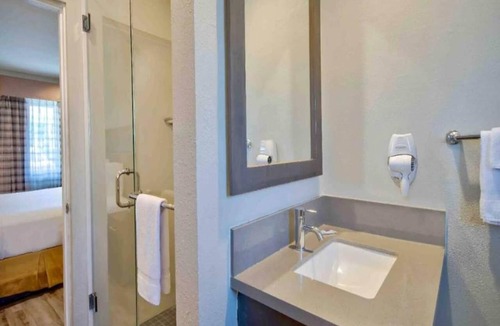 Rosemead Apartment | 1 King Bed | Non-Smoking, Micfridge
