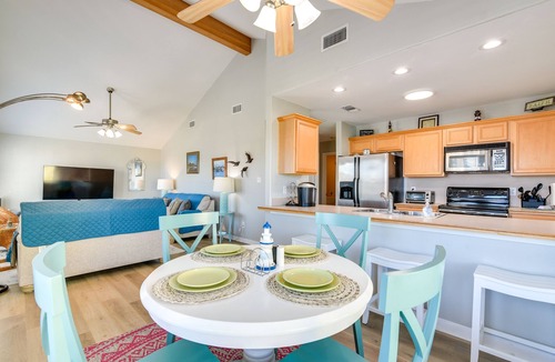 Pirates Beach House | < 1 Mi to Beach! Poolside Retreat in Galveston