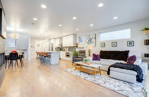 Lincoln Park House | 1 Mi to Dtwn Denver: Sleek Duplex w/Rooftop Deck!