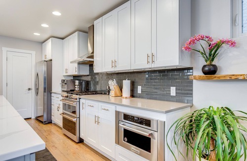 Lincoln Park Apartment | 1 Mi to Dtwn Denver: Sleek Duplex w/Rooftop Deck!