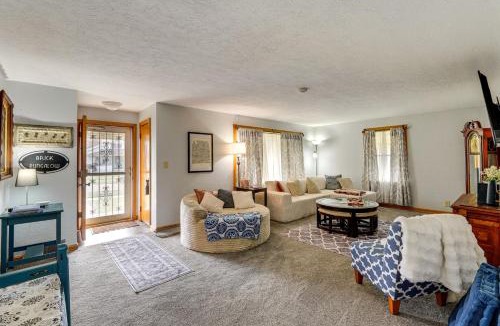 Tiffin House | 1 Mi to Dtwn Tiffin! Brick Bungalow w/Patio, Yard