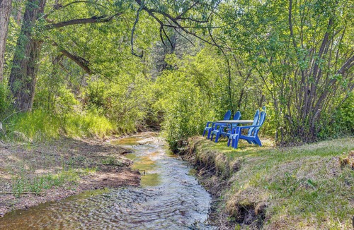 Cascade-Chipita Park House | 1 Mi to Pikes Peak! Creekside Family Hideaway
