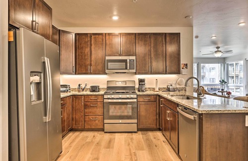 Lakeside Village Condo | 1 Mi to Ski Slopes! Mtn-View Condo in Keystone
