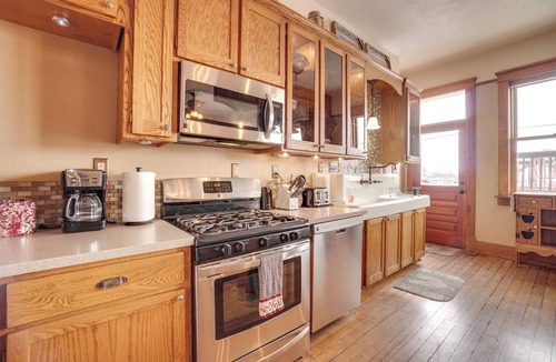 Laramie Apartment | 1 Mi to UW: Historic Laramie Apt