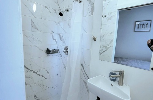 West Colfax House | 1 private bedroom+ bath super fast internet, txt2