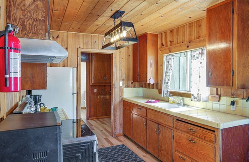 Tehachapi Cottage | 10 Mi to Tehachapi Mountain Park: Mtn-view Cabin!