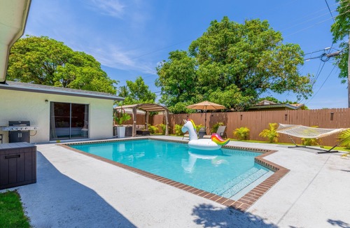 Pompano Beach House | 10 Min to Beach | Private Pool Oasis | Games & BBQ