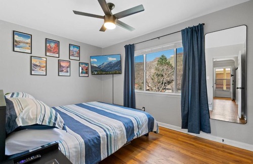 Golden Apartment | 10 min to Red Rocks & KING BED & 7min to I70 & DT Golden & STR-25-0009