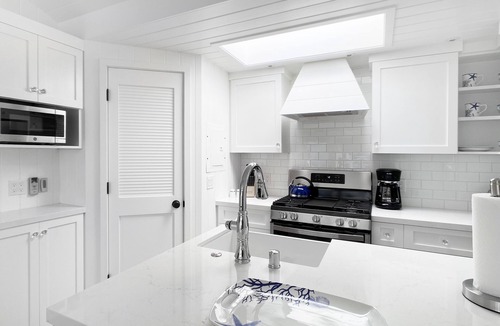 Laguna Beach Cottage | 11/16 to 1/5 SPECIAL 90/nt GORGEOUS COTTAGE! 1 BLOCK TO THE BEACH!