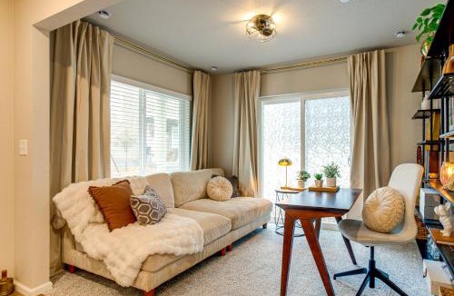 Gateway House | 13 Mi to Dtwn Denver: Spacious Home w/Balcony!