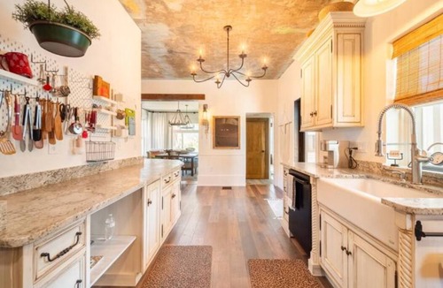 Toronto House | 130 Yr Old Whimsical Gem On 1.3 River Front Acres