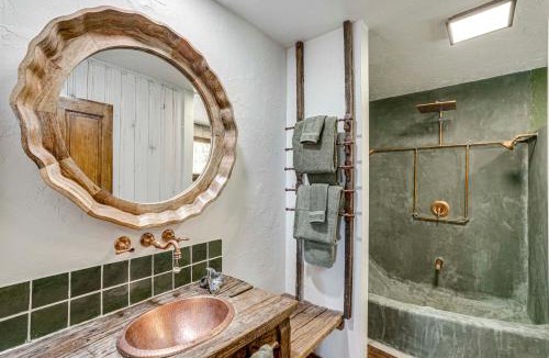 Spanish Valley House | 14 Mi to Main Street Moab: Cabin w/Hot Tub Access
