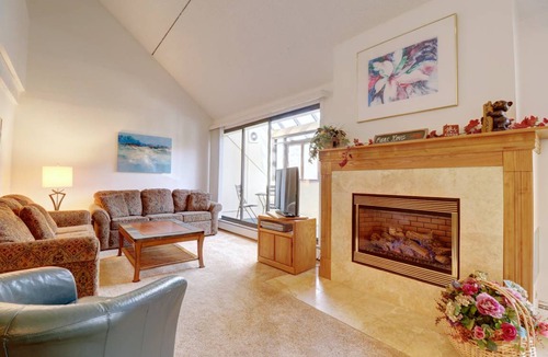 East Village at Copper Condo | 149 m² Condo ∙ 3 bedrooms ∙ 9 guests