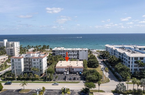 Survey Creek Condo | 150 steps to BEACH Private Balcony Workspace