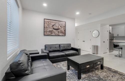 Gateway Apartment | 16 Mi to Dtwn Denver: Modern Apt w/Patio