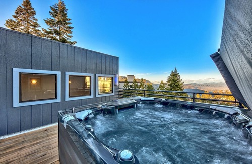 Tahoe Village House | 17Beds Luxury Estate Vacation Rental Lake Tahoe Gameroom Hot Tub Luxe11