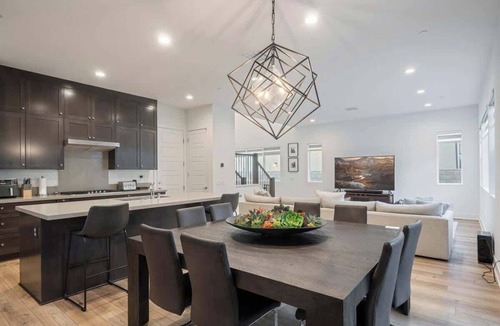 Canyon Country House | 185 - Urban Elegance Estate