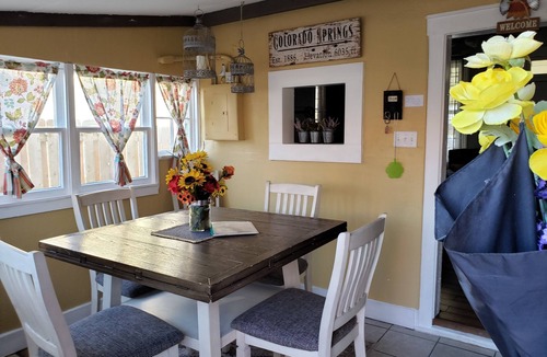 West Colorado Springs Cottage | 1880s home - Manitou Springs & Old Colorado City. Close to Garden of the Gods