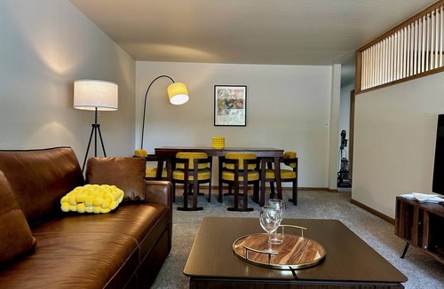 University North House | 1960s sanctuary in Old Town FoCo: Starlight House