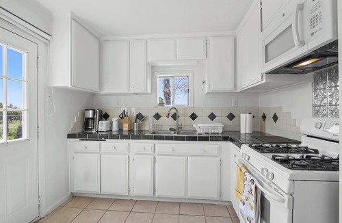 Ontario House | 1BR Guesthouse in Ontario Pet Friendly