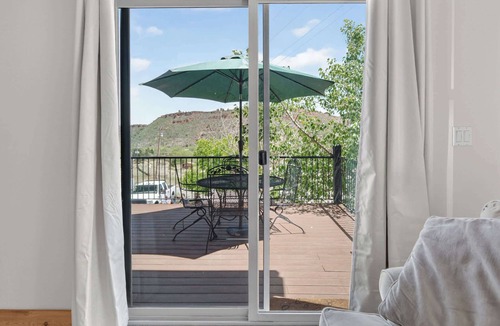 Fort Collins Apartment | 1BR Mountain View Studio Retreat Near Fort Collins