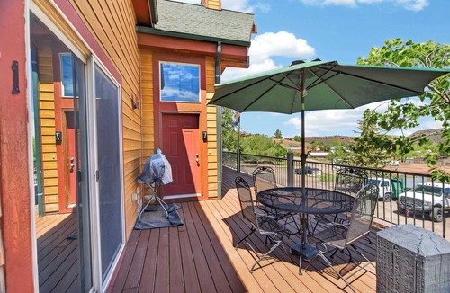 Fort Collins Apartment | 1BR Mountain View Studio Retreat Near Fort Collins