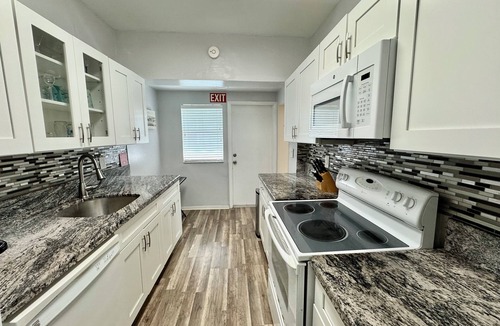 Hollywood South Central Beach Cottage | 2/2 Beach View Cottage for 4-Community Heated Pool