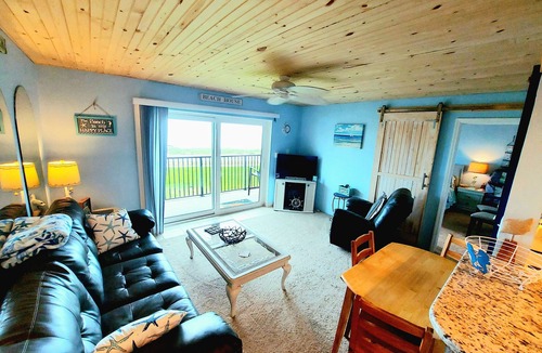 Imperial Heights Condo | 2/2 Direct Oceanfront w/Oversized Balcony/WIFI/Pool/Quiet Area