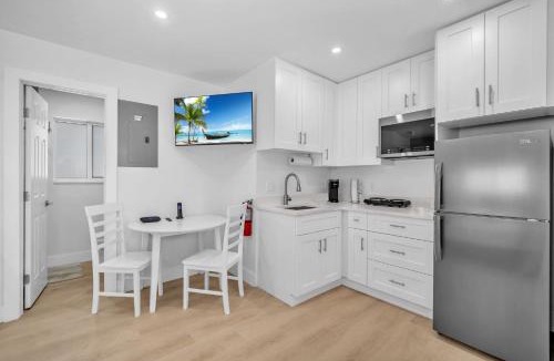 North Beach Apartment | #2 - Beachside Studio Steps to Hollywood Beach