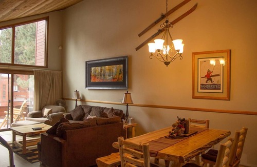 Mammoth Lakes Condo | 2 Bedroom 2 bath end unit pet friendly condo in the
