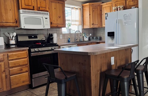 Aztec House | 2-bedroom 4-Bed house in Aztec with all amenities